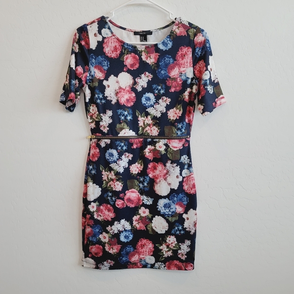💕Forever 21 Floral Print Horizontal Zipper in The Front Dress Women's Sz Medium - Picture 10 of 10